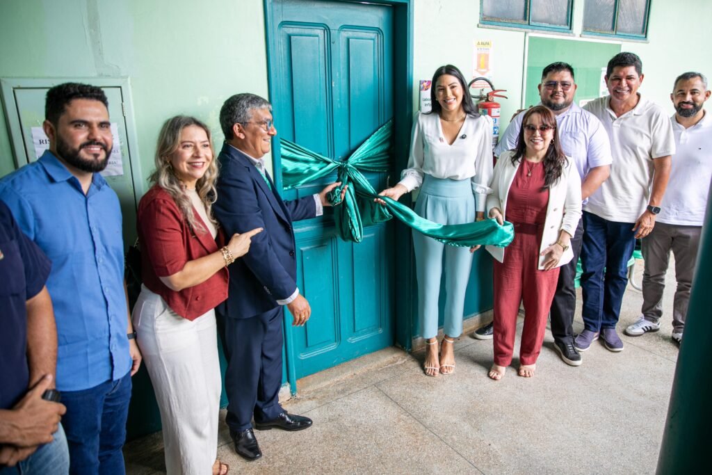 Interiorização fortalecida: Em Maués, UEA celebra inauguração de nova biblioteca e laboratório de informática