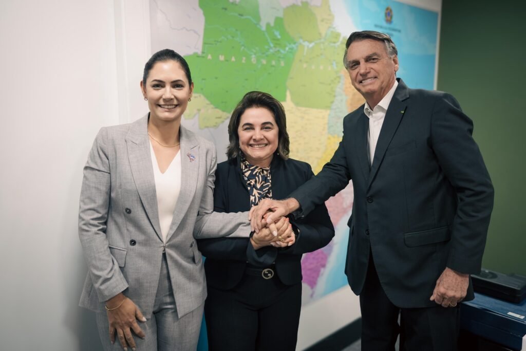 Professora Maria do Carmo presta apoio a Bolsonaro e convoca brasileiros a permanecerem firmes com fé, serenidade e coragem