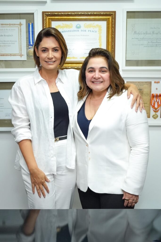 Michelle Bolsonaro faz homenagem para Professora Maria do Carmo no dia do seu aniversário